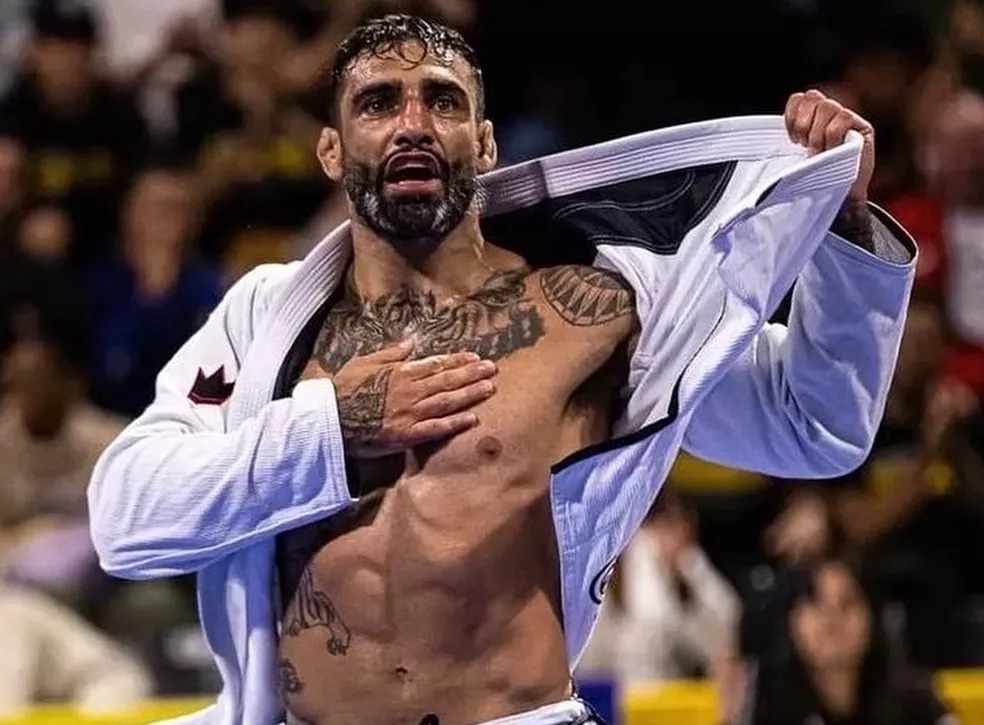 Leandro Lo morre com tiro na cabeça durante show em São Paulo