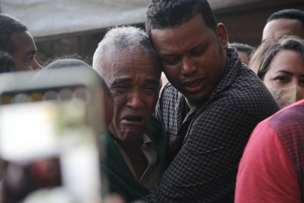 Corpo de João Isidório é sepultado sob o clamor e a dor de seu pai o pastor-sargento Isidório