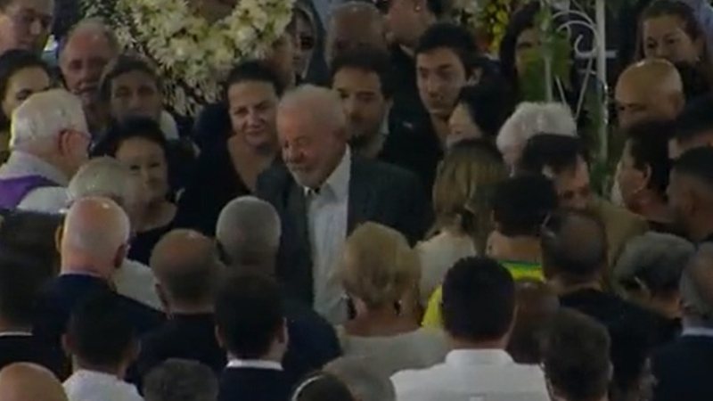 Lula chega à Vila Belmiro para o velório de Pelé