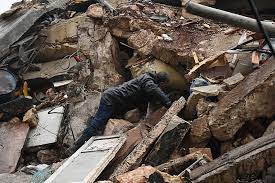 Número de mortes por terremoto na Turquia e Síria supera 7.000