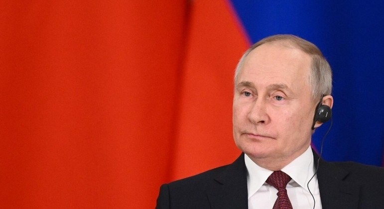 Putin ameaça 'responder' se Reino Unido fornecer mísseis com urânio empobrecido à Ucrânia