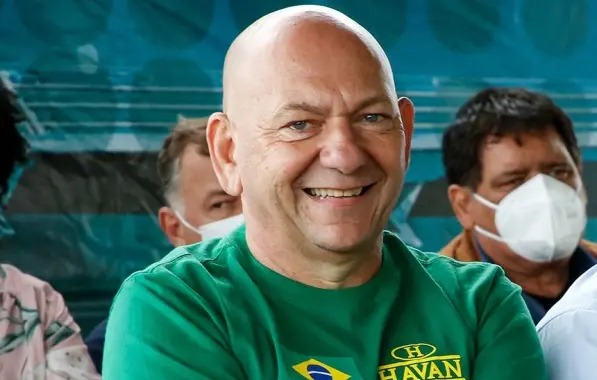Luciano Hang cai mais de 300 posições na lista de mais ricos do mundo
