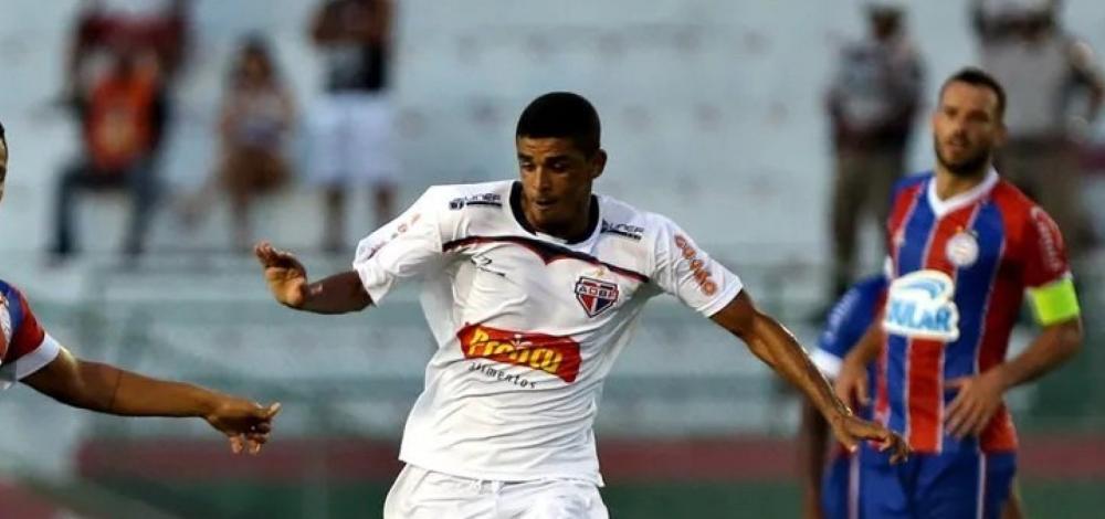 Atacante do Bahia de Feira morre durante treino