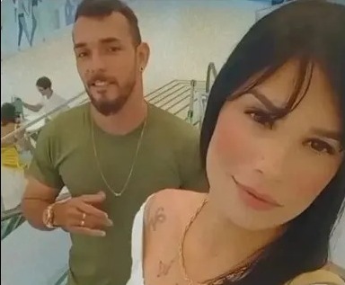 Viatura da PM entra na contramão, atinge moto e mata mulher grávida e o seu marido dela