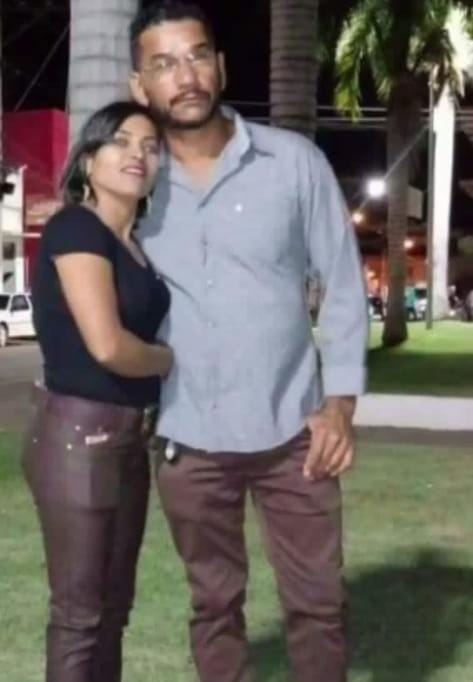 São Félix do Coribe: Casal morre após carro cair em cratera na BR-349 e ser levado por correnteza