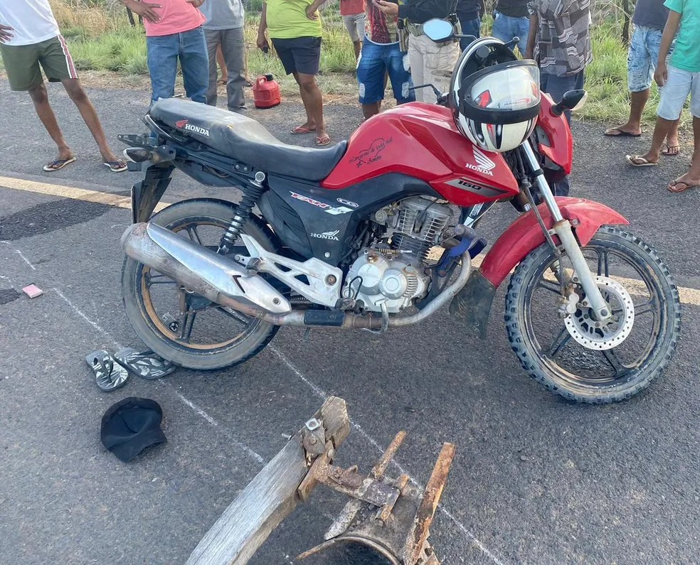 Motociclista morre em batida contra caminhão na BR-135 em Barreiras