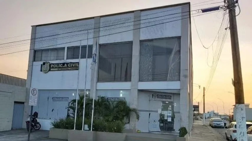Bebê de 1 ano morre após ser esquecido dentro de carro do pai